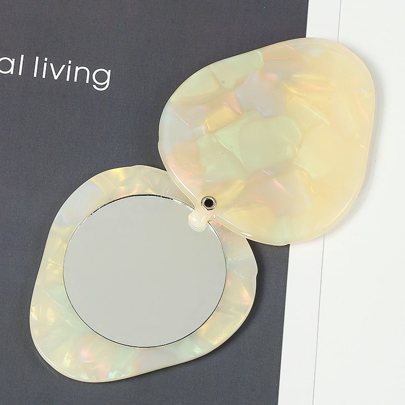 New-korea-and-japan-portable-strawberry-shape-mirror-acetic-acid-plate-makeup-mirror-round-small-turn-3